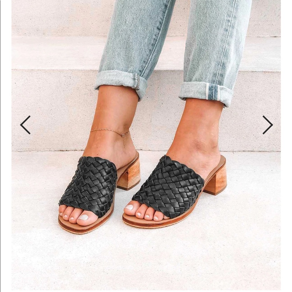 NWOT Liberté Santorini Woven Mule
